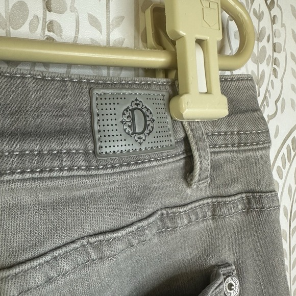 Democracy Flexellent Ankle Jeans Women's 8 Gray Cuffed Bohemian Embellished - Picture 3 of 9